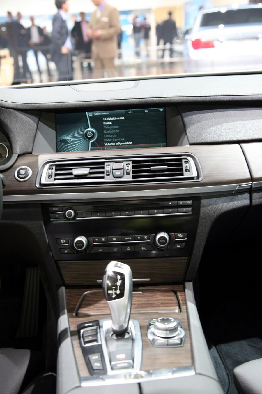  BMW 7-Series 2009 года  (фото 117 из 167)